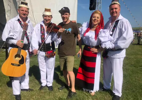 Cornelia și Lupu Rednic lasă folclorul moroșenesc și o dau pe rock moldovenesc! Interpreții populari vor cânta cu Zdob și Zdub