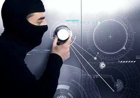 Doi români au fost condamnați după ce au spart mai multe bănci în Austria. La fiecare jaf încuiau angajații în seif