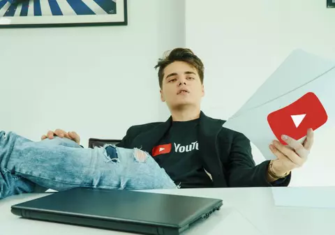 Selly are un tată bugetar care va fi promovat șef de direcție. Cum a reușit în politică Jean Liviu Șelaru