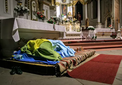 REPORTAJ | Bisericile din Șumuleu, monumente istorice, au rămas deschise peste noapte pentru a-i adăposti pe credincioși