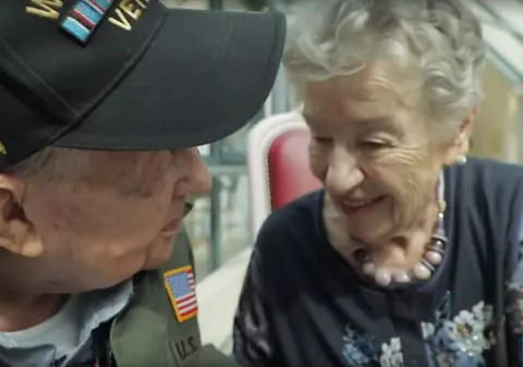 VIDEO | Un veteran din Al Doilea Război Mondial și-a regăsit iubita din război după 75 de ani