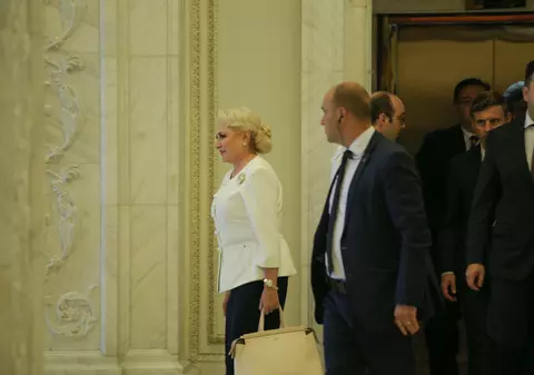 Viorica Dăncilă duce negocieri în Parlament, cu trădătorii din PSD: "Ce funcţii să le ofer? Sancţiunea va veni din partea populaţiei!"