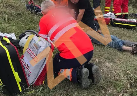 Un bărbat a murit electrocutat pe terenul de fotbal din Zătreni. Acesta lucra la montarea unei scene pentru zilele comunei