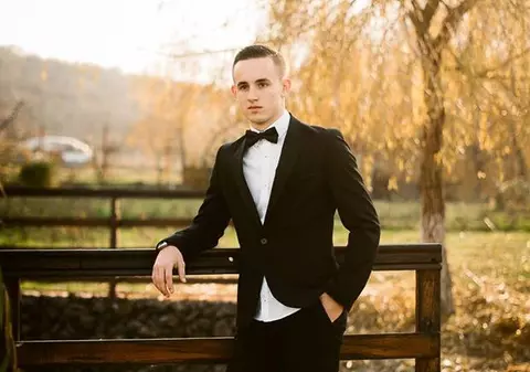 Cine este tânărul decapitat de tren, după ce s-a întins pe calea ferată. Edi avea 20 de ani