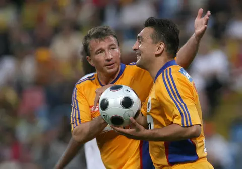 Dan Petrescu și Ilie Dumitrescu s-au certat la TV, după calificarea celor de la CFR Cluj în turul 2 preliminar al Ligii Campionilor. ”El mă judecă?”