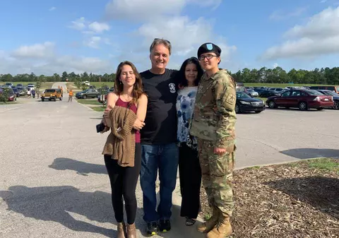 Și fiica cea mică a Elenei Cârstea a devenit oficial militar al USA