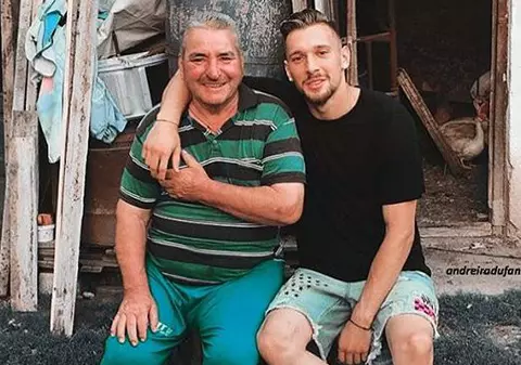 Ionuț Radu, portarul României U21, și-a vizitat bunicii din satul dâmbovițean Brâncoveanu. Vacanță românească | FOTO