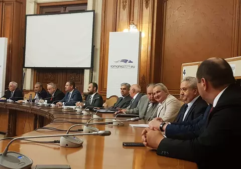 Propunerile pentru noua conducere a BNR, validate în comisiile de specialitate. Isărescu anunţă că prioritatea noului său mandat este aderarea la zona euro