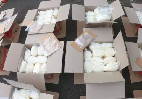 Container cu 400 de kilograme de heroină, descoperit de polițiștii englezi. Drogurile erau ascunse printre prosoape și halate de baie