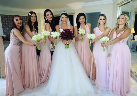 Cum s-a îmbrăcat Denisa de la Bambi la nunta Adelinei Pestrițu. Artista s-a distrat alături de iubitul ei