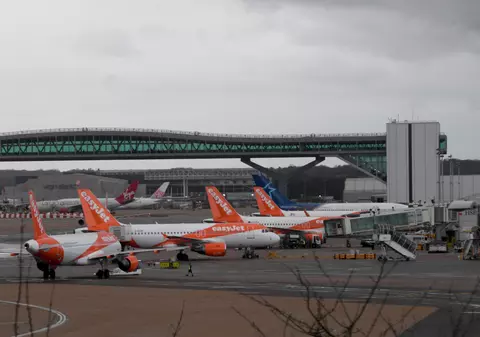 Aeroportul Gatwick din Londra își suspendă toate zborurile. Mii de oameni ar putea fi afectați din cauza defecțiunii