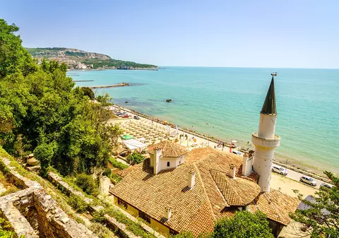 Ministrul economiei: Românii care merg în vacanță în Grecia sau în Bulgaria stau la întoarcere 14 zile în izolare