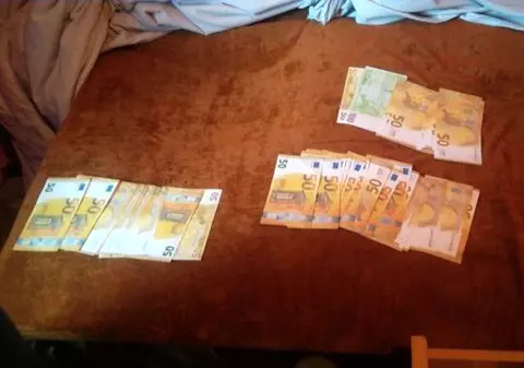 Trăgeau bancnote euro la xerox ca să cumpere cai. Suspecții au fost prinși de procurorii DIICOT