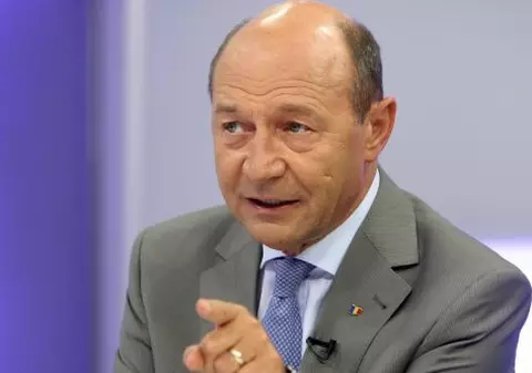 Băsescu, despre noua conducere a PSD: "Dacă-i arunci pe toți în apă, plutesc. Măcar Dăncilă mai avea o bunătate"