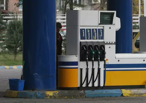 Jaf la o benzinărie din Turnu Măgurele, comis de trei persoane și de un copil de 12 ani. Cum au reușit să fure peste 22.000 de lei