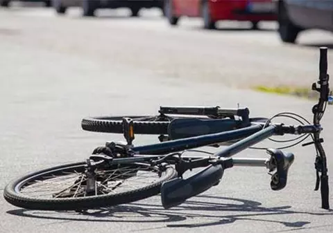 Un biciclist român a murit în Italia după ce a fost spulberat de o mașină condusă de o rusoaică beată!