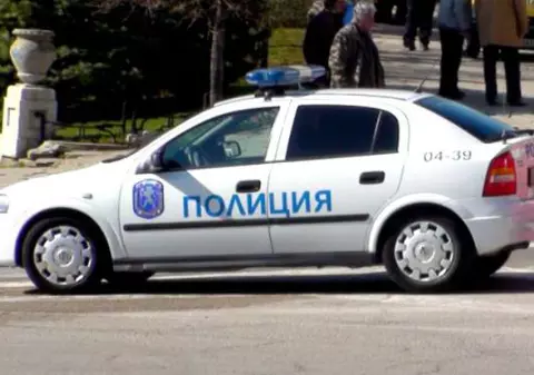 O femeie de afaceri din Bulgaria a fost găsită împușcată în mașină, cu un trandafir alb lângă ea