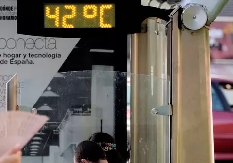 Cod roşu de caniculă în vestul Europei. Meteorologii anunță temperaturi record