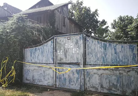 CORESPONDENȚĂ DIN CARACAL | Imagini cu casa suspectului de crimă. Vecinii spun că bărbatul nu lăsa străini în curtea lui