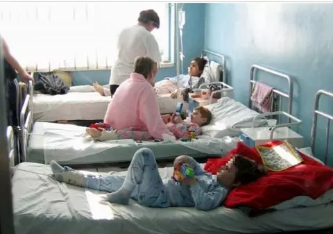 Apelul medicilor din Vaslui: Donați DVD-uri și jucării pentru copiii internați în spital