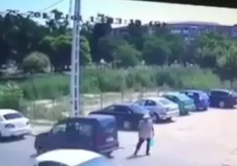 Gheorghe Dincă, surprins de camerele de supraveghere din Caracal înainte să o ucidă pe Alexandra. Cine este șoferul mașinii din care coboară
