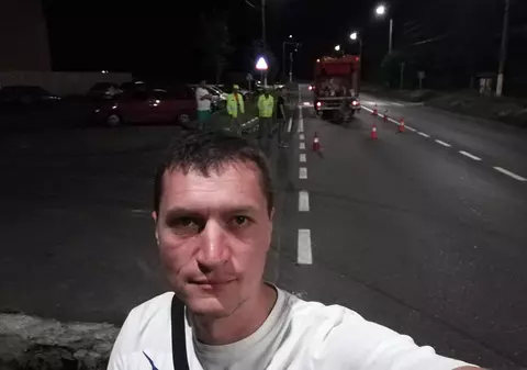 Viceprimarul din Codlea, bătut cu levierul chiar în fața Primăriei. Motivul incredibil al scandalului
