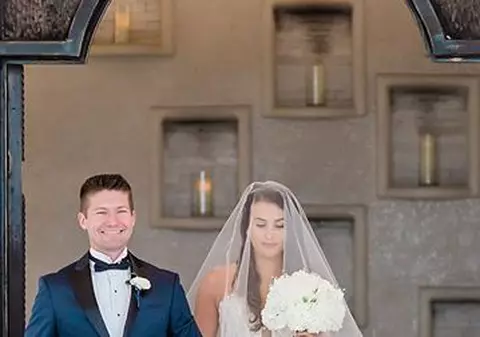 Cum a stricat o tânără poza perfectă pe care o fotografă o făcea la o nuntă