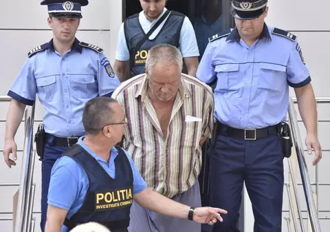 Gheorghe Dincă, pagină de "criminal român în serie" pe Wikipedia