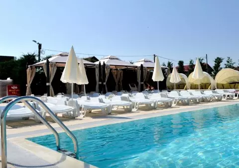 Luni se redeschid piscinele. Ce reguli trebuie respectate