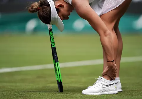 VIDEO / Ce nu s-a văzut în direct la meciul Simonei Halep. Românca era să-și rupă ligamentele în prima partidă de la Wimbledon