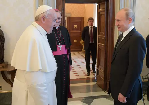 FOTO | Papa Francisc, întâlnire cu Vladimir Putin la Vatican. Președintele rus s-a lăsat așteptat