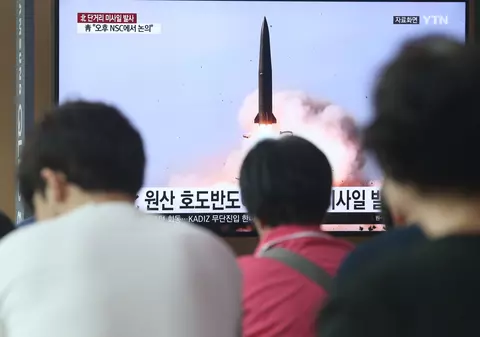 Coreea de Nord a lansat noi proiectile neidentificate, la mai puţin de o săptămână după testarea a două rachete balistice cu rază scurtă de acţiune