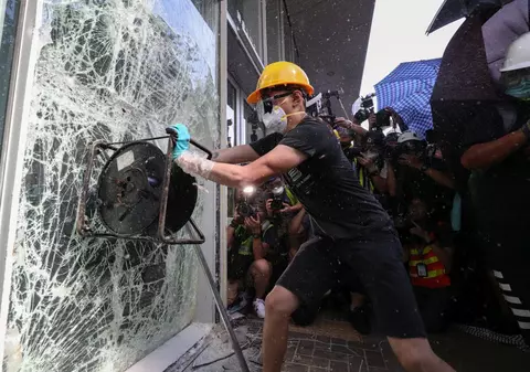 Autoritățile din Hong Kong au interzis purtarea măștilor la protestele neautorizate