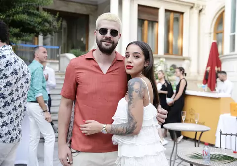 Speak și-a schimbat look-ul, provocat de amicul Flick. «Zici că sunt pui de la gară»