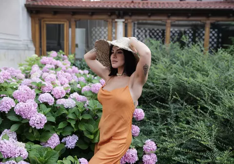 VIDEO/ 12... și mai urmează! Nicoleta Nucă se umple de tatuaje. Cel mai nou îi acoperă jumătate din brațul drept