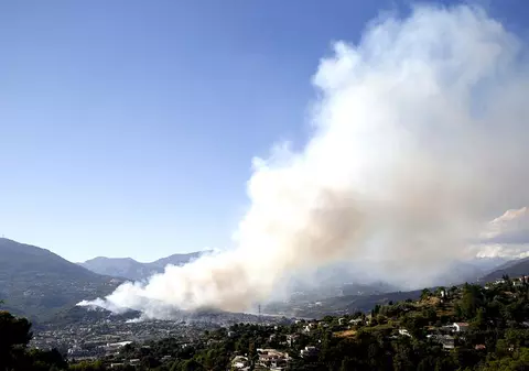 Incendii în sudul Franţei. Peste 2.500 de turişti au fost evacuaţi