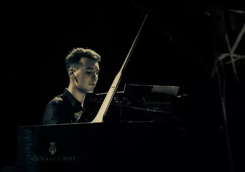 Iulian Ochescu, băiatul Silviei Dumitrescu, a fost premiat la unul dintre marile festivaluri de muzică clasică