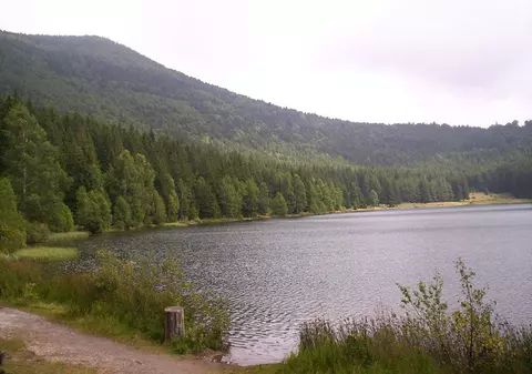 Un vulcan stă să erupă în România, susține un grup de cercetători. Sub Lacul Sfânta Ana clocotește lava