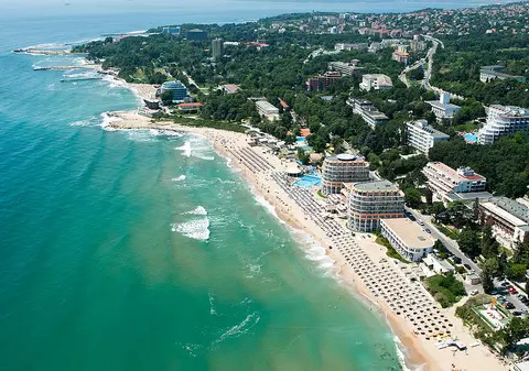Constantin și Elena, destinația perfectă pentru o vacanță de relaxare la plajă (PUBLICITATE)