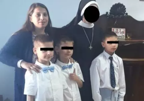 Detalii oribile în cazul copilului ucis în bătaie de mamă, la Cluj. Femeia l-a pus și pe fratele minorului să-l calce cu crampoanele