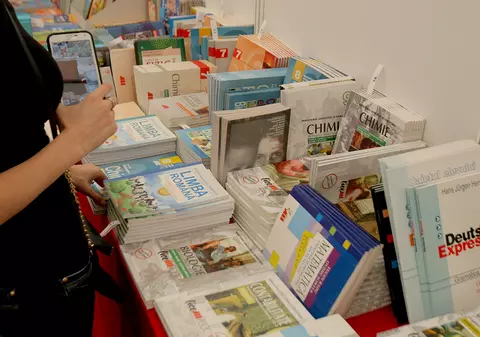 Câștigătorii licitației pentru manuale. Ministerul Educației a încheiat deja acorduri-cadru