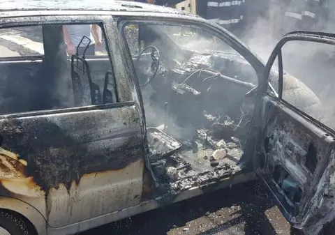 Copil ars în urma unui incendiu dintr-un garaj, în Neamț. Micuțul a fost salvat de către mamă