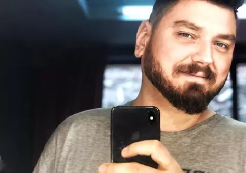 Micutzu, la un pas de tragedie. O stâncă i-a căzut pe mașină. „Mi-a strivit piciorul”