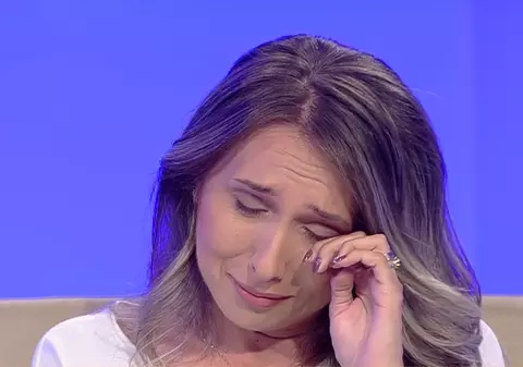 Adelina Șărămăt, fiica cea mare a familiei care a crescut-o pe Sorina, în lacrimi la Sinteza Zilei. „Nu am vrut să renunțăm la tine”