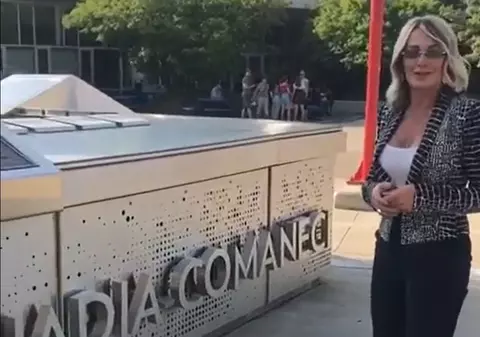VIDEO/ Nadia Comăneci s-a întors la locul faptei! Le prezintă fanilor piața din Montreal care-i poartă numele