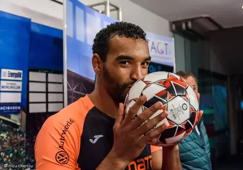 Billel Omrani a luat acasă mingea cu care a marcat hattrick-ul din meciul cu Astana