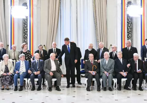 Indemnizaţiile foştilor deţinuţi politic, majorate de la 400 de lei la 700 de lei. Preşedintele a promulgat legea