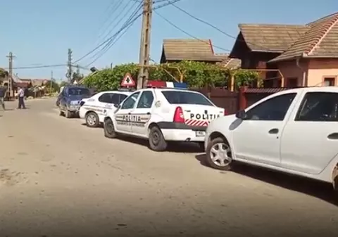 Un consilier din Gorj e suspectat că ar fi furat motoarele ambulanțelor parcate în curtea primăriei