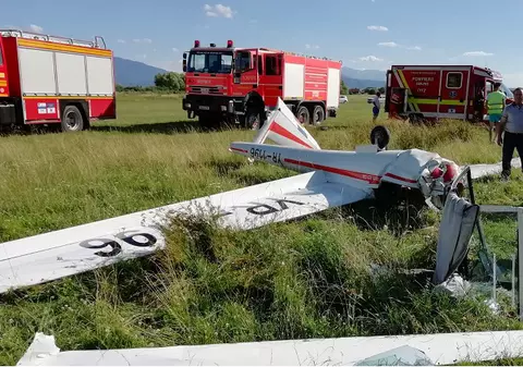 Un planor s-a prăbușit pe aerodromul din Sânpetru, județul Brașov. O persoană e rănită grav
