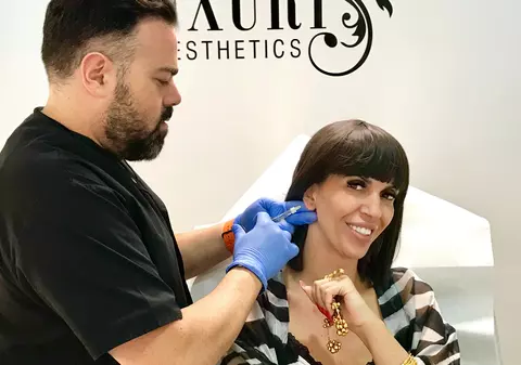 Raluca Bădulescu, intervenție estetică mai puțin obișnuită. „Lobul urechii s-a sfâșiat”